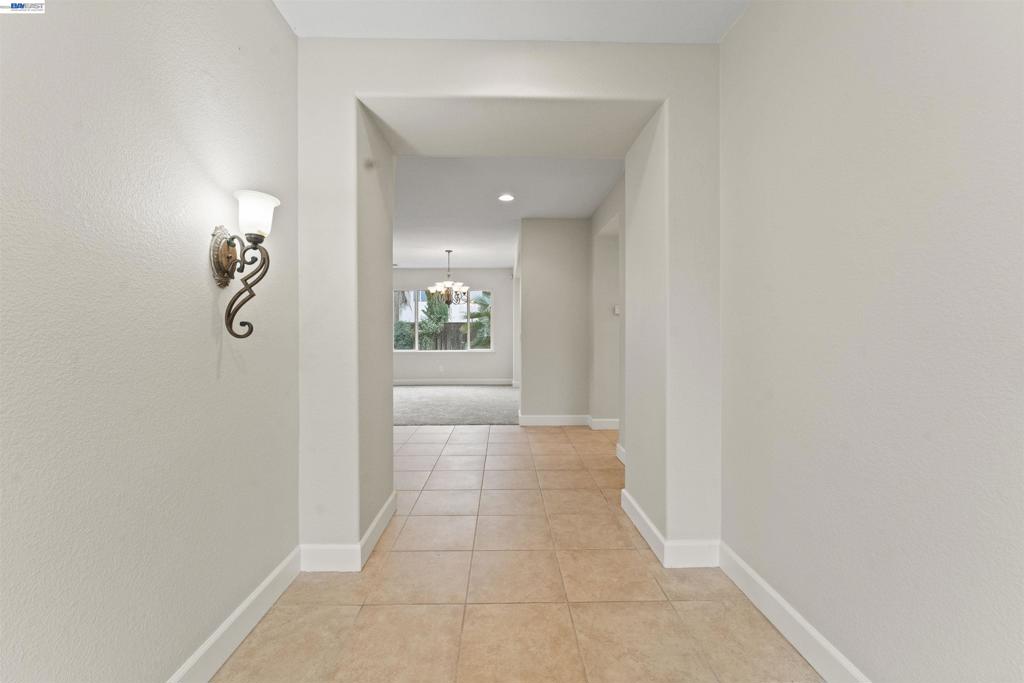 204 Daylily Ln, Patterson, CA 95363