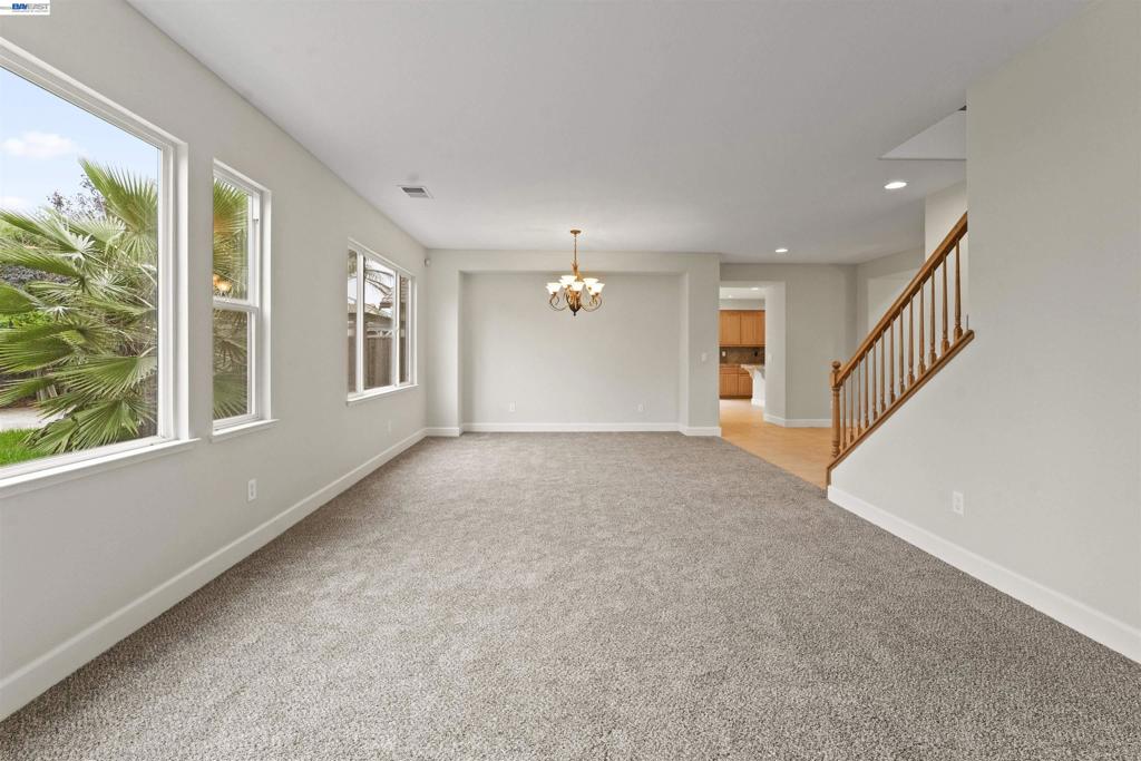 204 Daylily Ln, Patterson, CA 95363