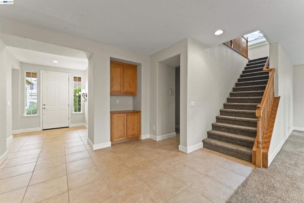 204 Daylily Ln, Patterson, CA 95363