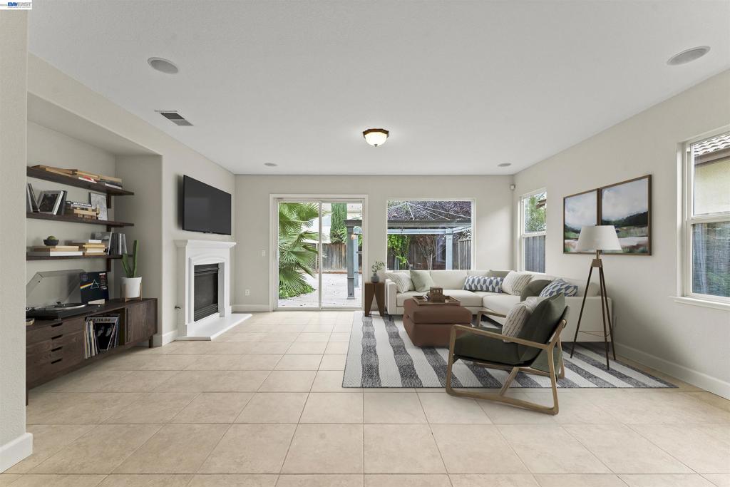 204 Daylily Ln, Patterson, CA 95363