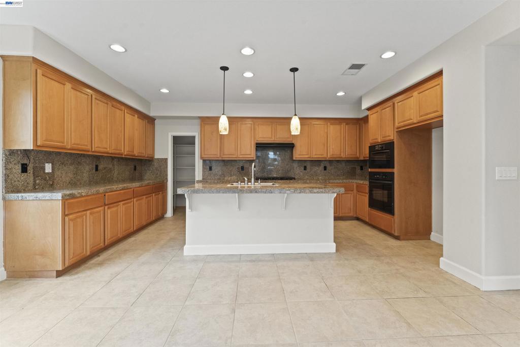 204 Daylily Ln, Patterson, CA 95363