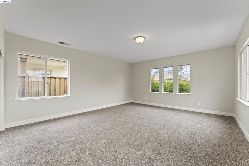 204 Daylily Ln, Patterson, CA 95363