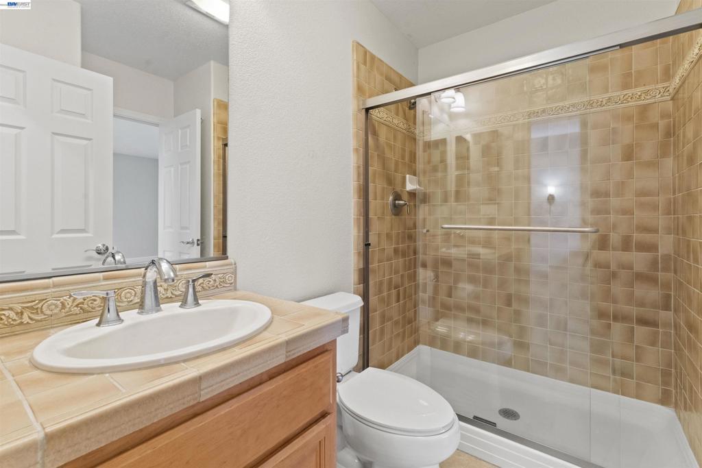 204 Daylily Ln, Patterson, CA 95363