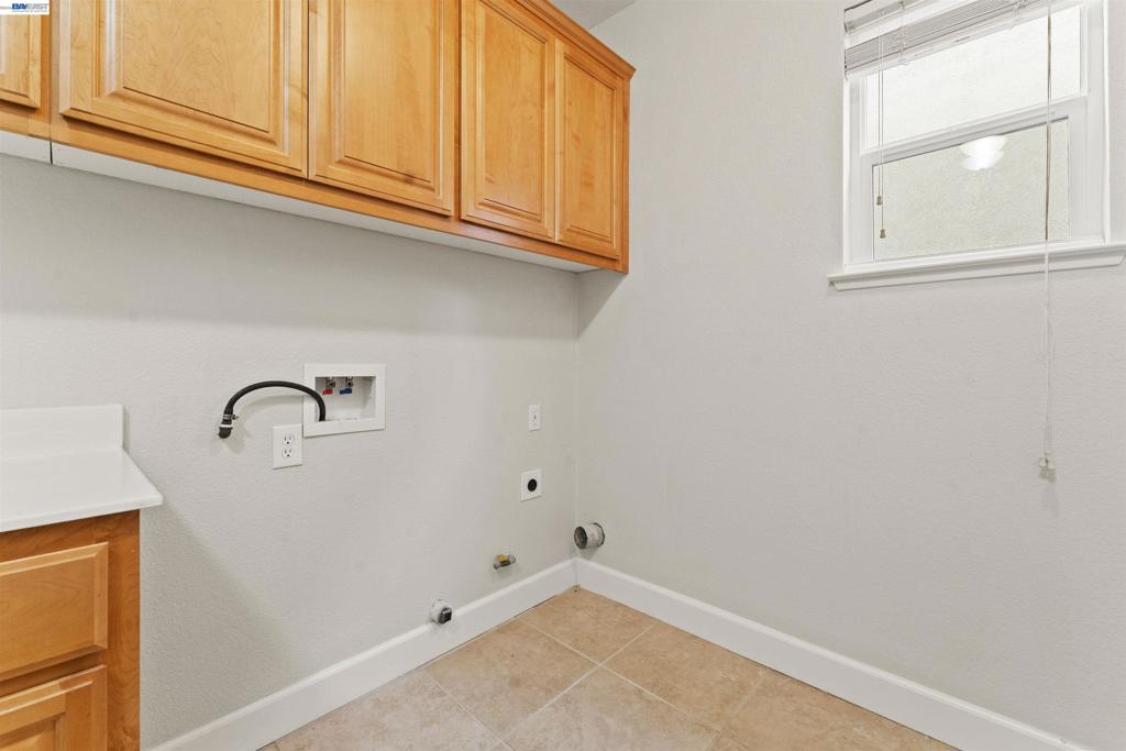 204 Daylily Ln, Patterson, CA 95363