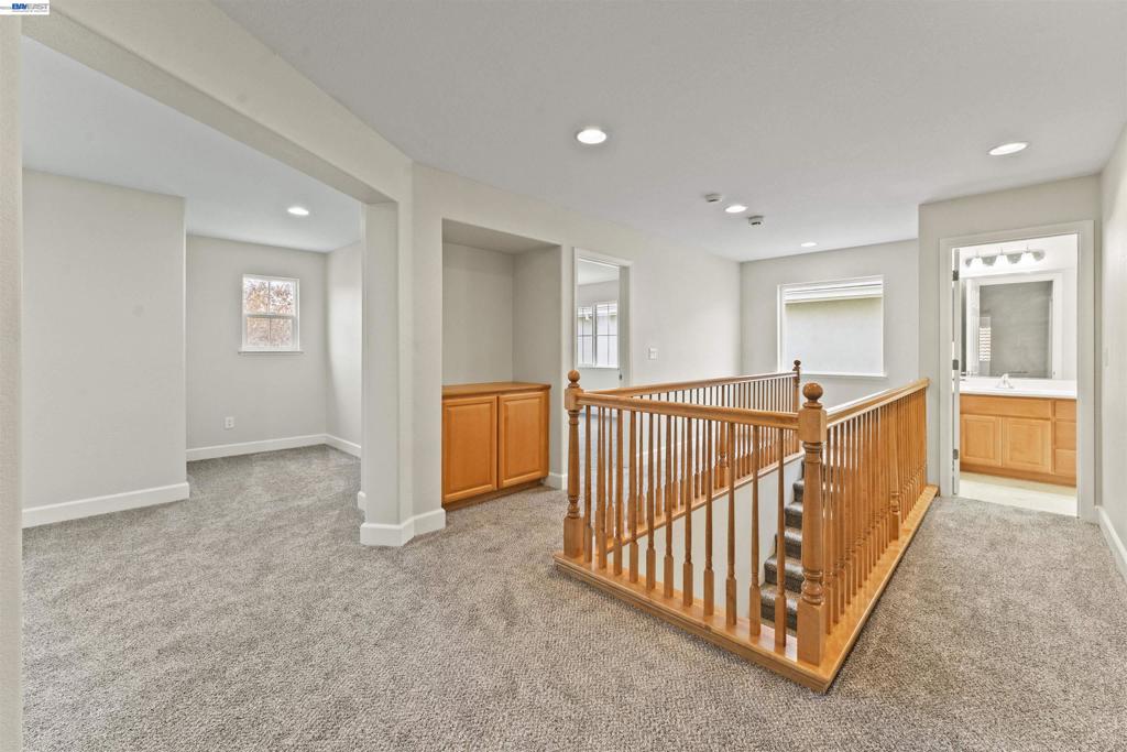 204 Daylily Ln, Patterson, CA 95363