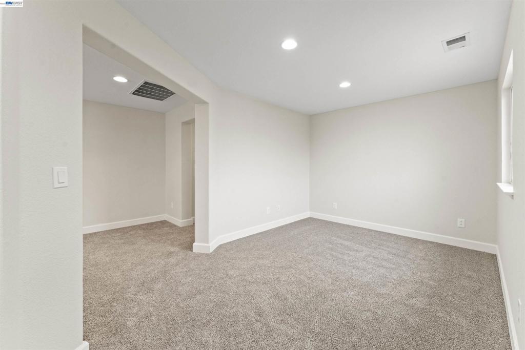 204 Daylily Ln, Patterson, CA 95363