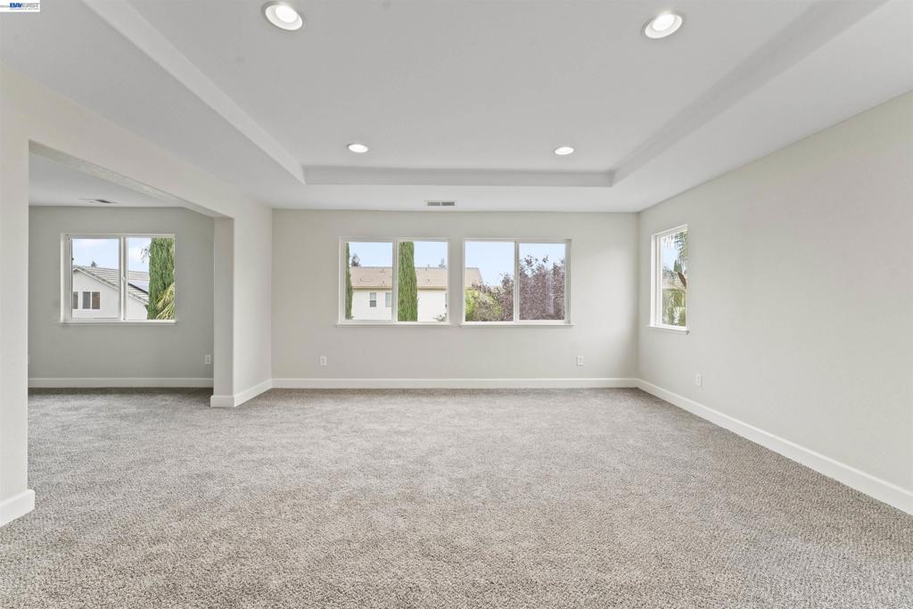 204 Daylily Ln, Patterson, CA 95363