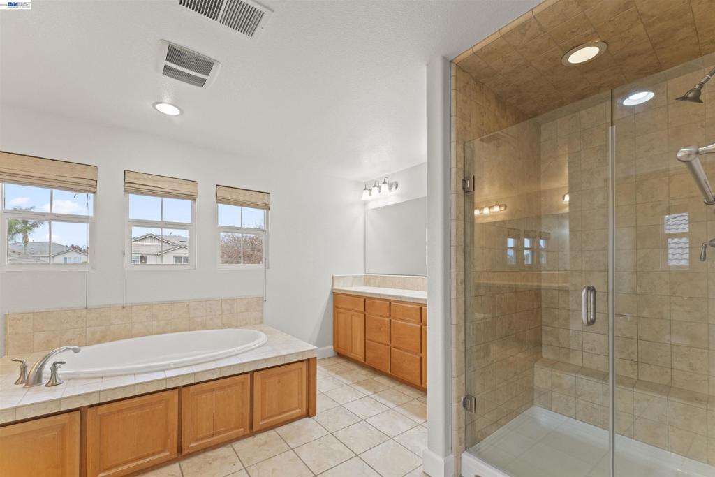 204 Daylily Ln, Patterson, CA 95363