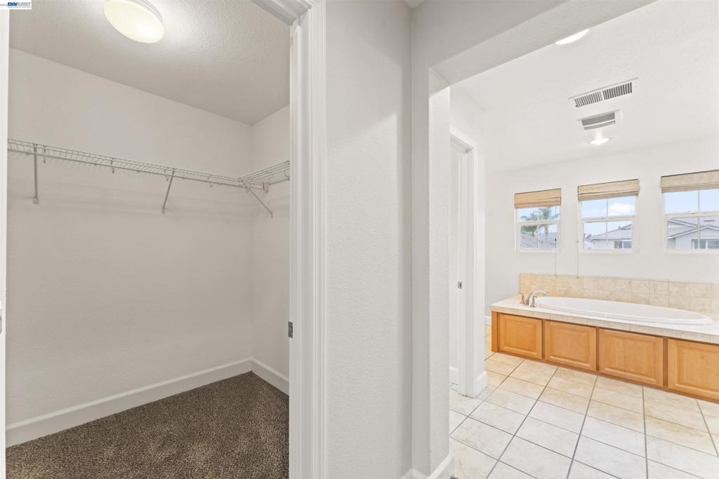 204 Daylily Ln, Patterson, CA 95363