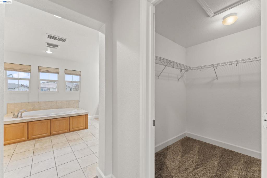 204 Daylily Ln, Patterson, CA 95363