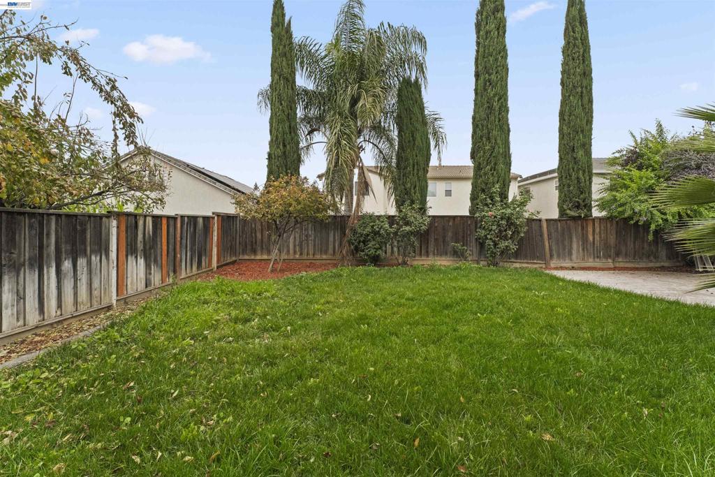 204 Daylily Ln, Patterson, CA 95363