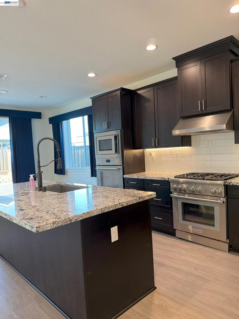 619 Heathridge Street, Manteca, CA 95336-8814