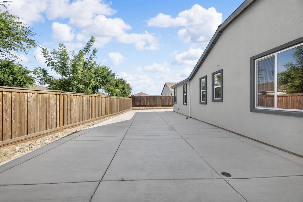 619 Heathridge Street, Manteca, CA 95336-8814
