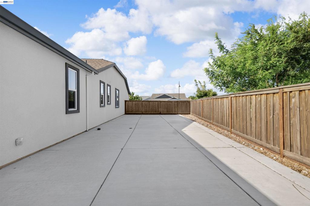 619 Heathridge Street, Manteca, CA 95336-8814