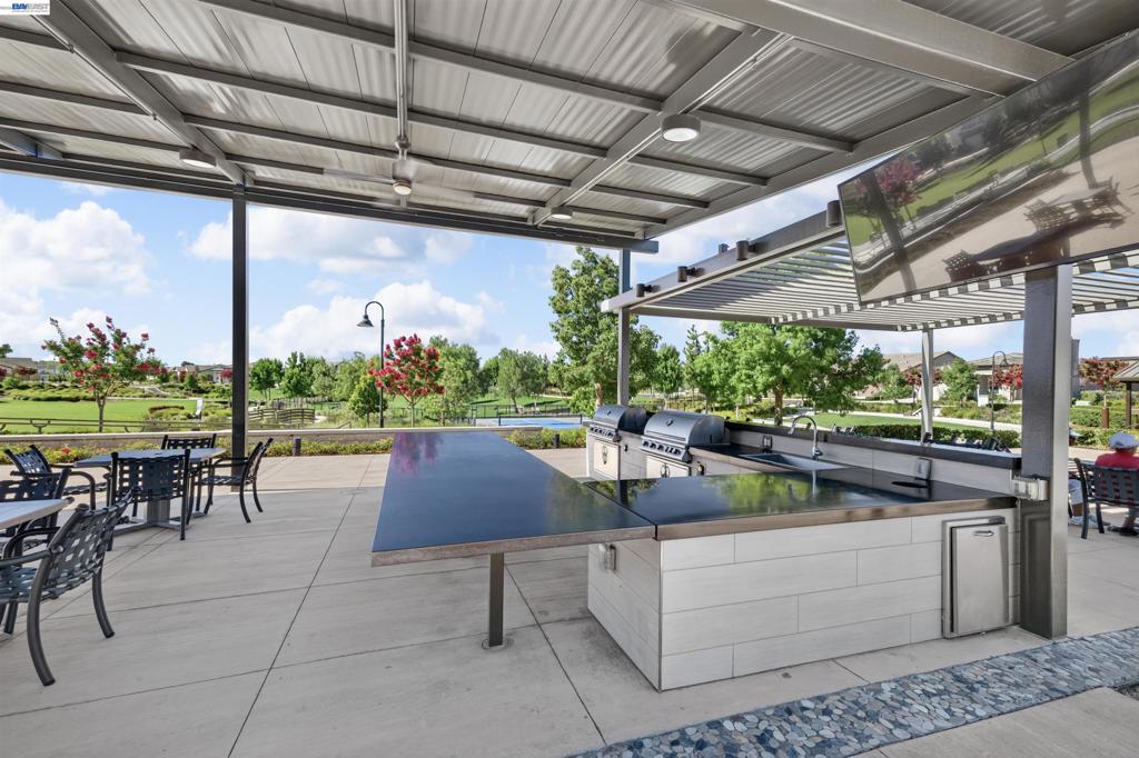 619 Heathridge Street, Manteca, CA 95336-8814