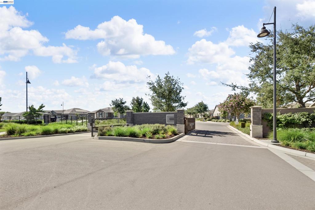 619 Heathridge Street, Manteca, CA 95336-8814