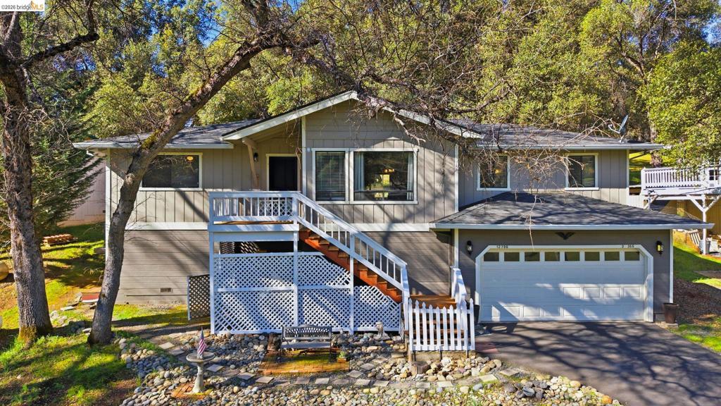 12796 Cresthaven Dr, Groveland, CA 95321