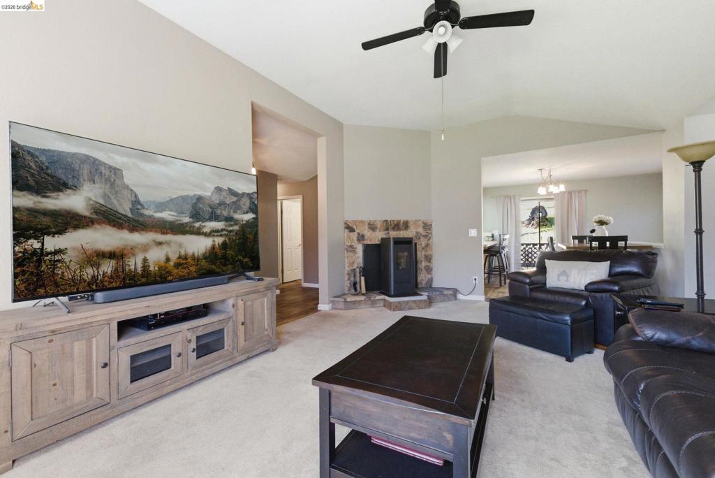 12796 Cresthaven Dr, Groveland, CA 95321