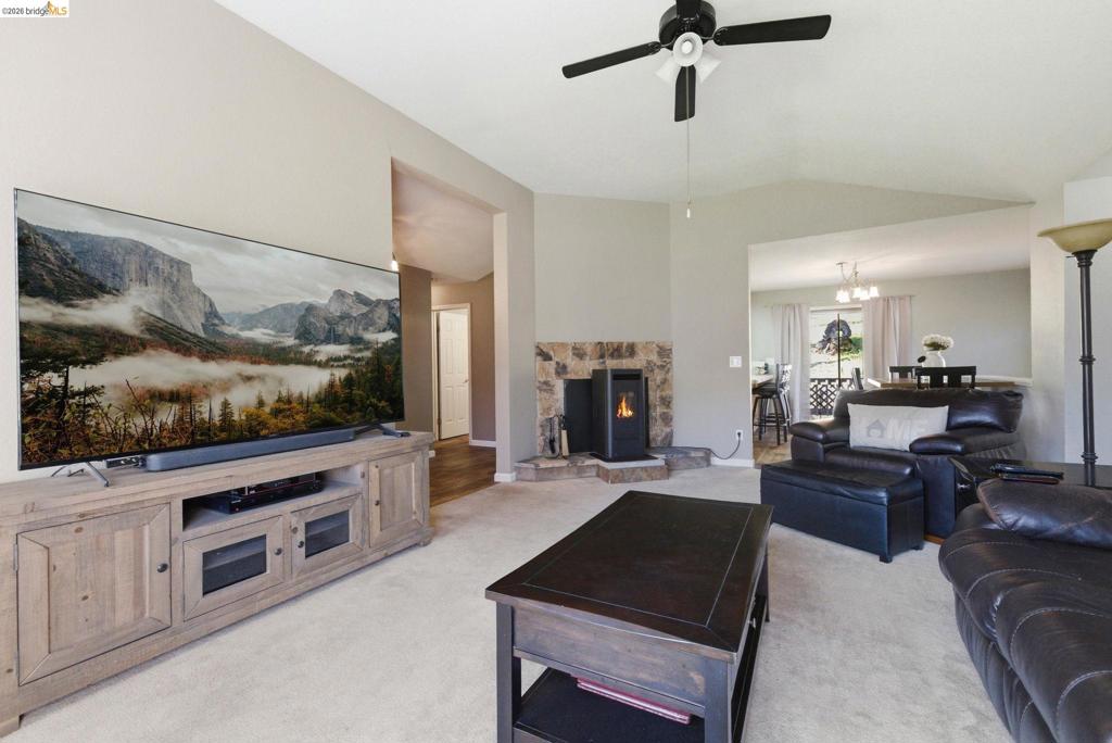 12796 Cresthaven Dr, Groveland, CA 95321