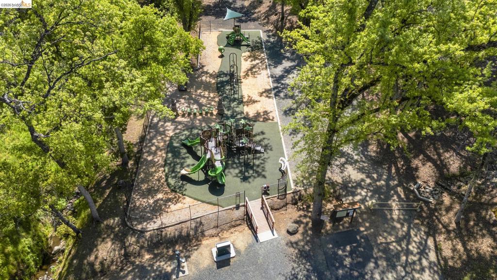 12796 Cresthaven Dr, Groveland, CA 95321