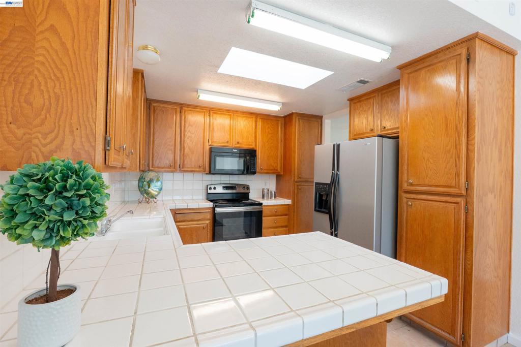 2932 Alcott Ct, Modesto, CA 95355