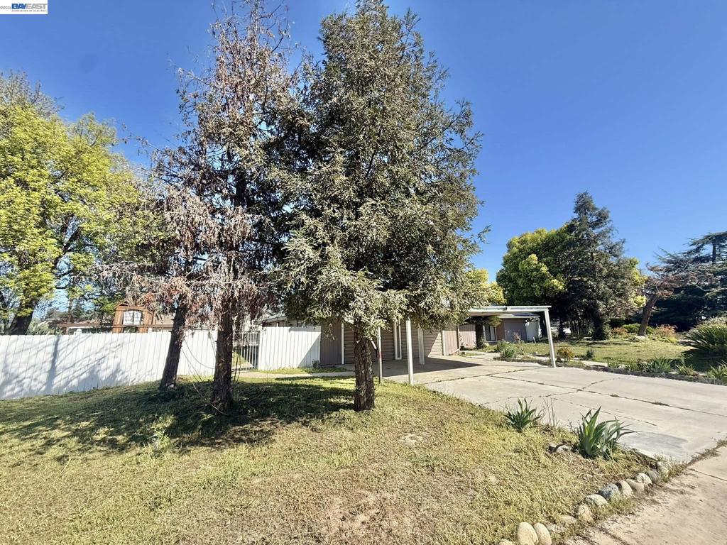 6928 E Lane Ave, Fresno, CA 93727