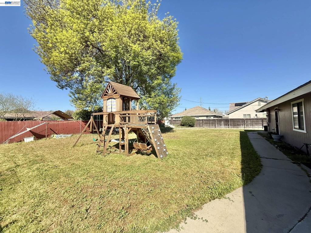 6928 E Lane Ave, Fresno, CA 93727