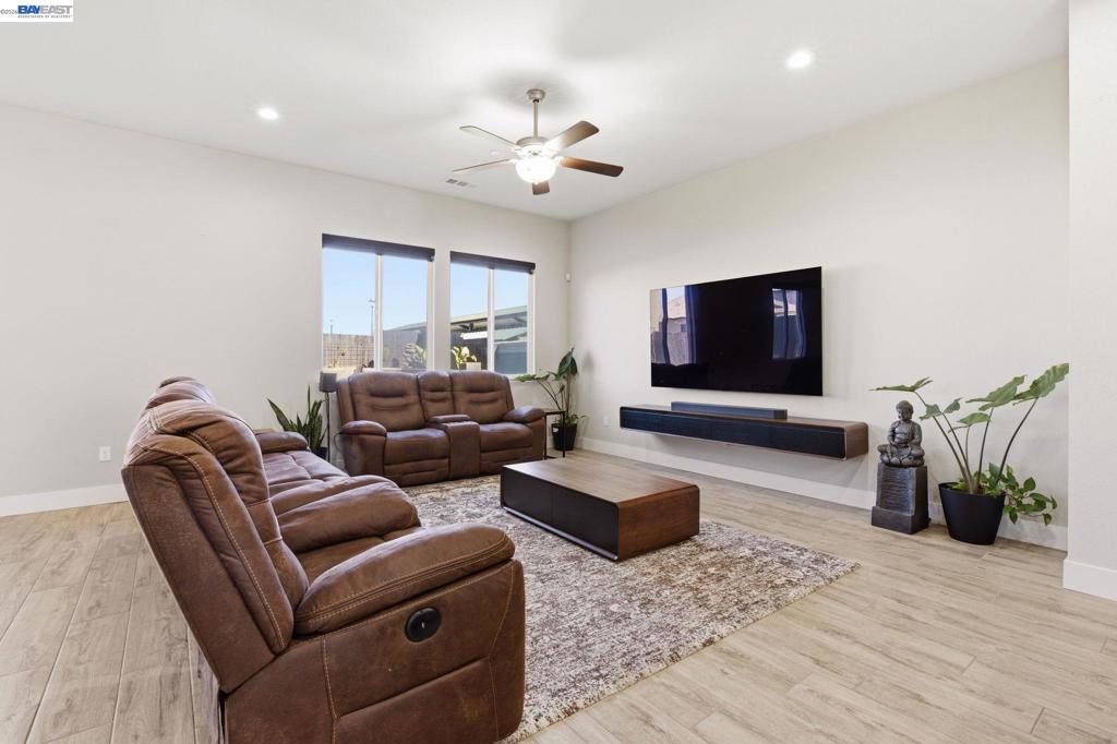 2394 Bharvani Ave, Manteca, CA 95337