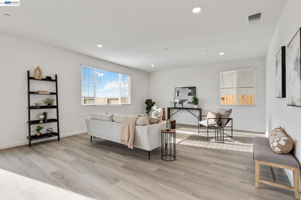 337 Frizzante Lane, Manteca, CA 95337