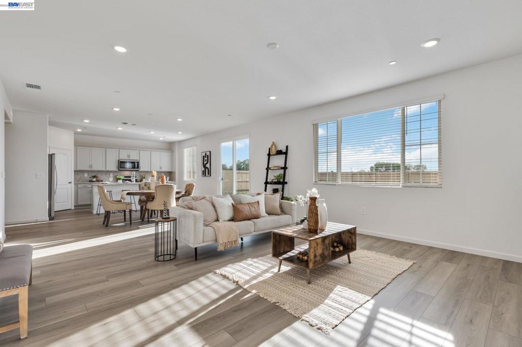 337 Frizzante Lane, Manteca, CA 95337