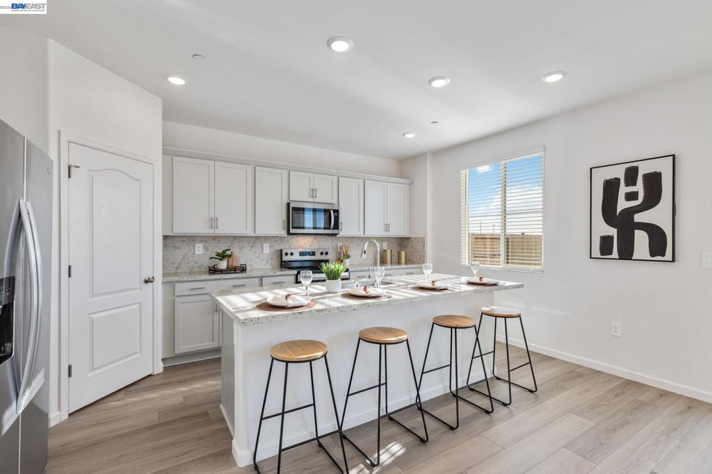 337 Frizzante Lane, Manteca, CA 95337