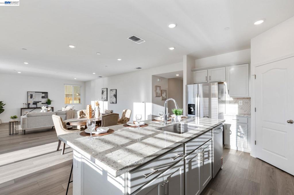 337 Frizzante Lane, Manteca, CA 95337