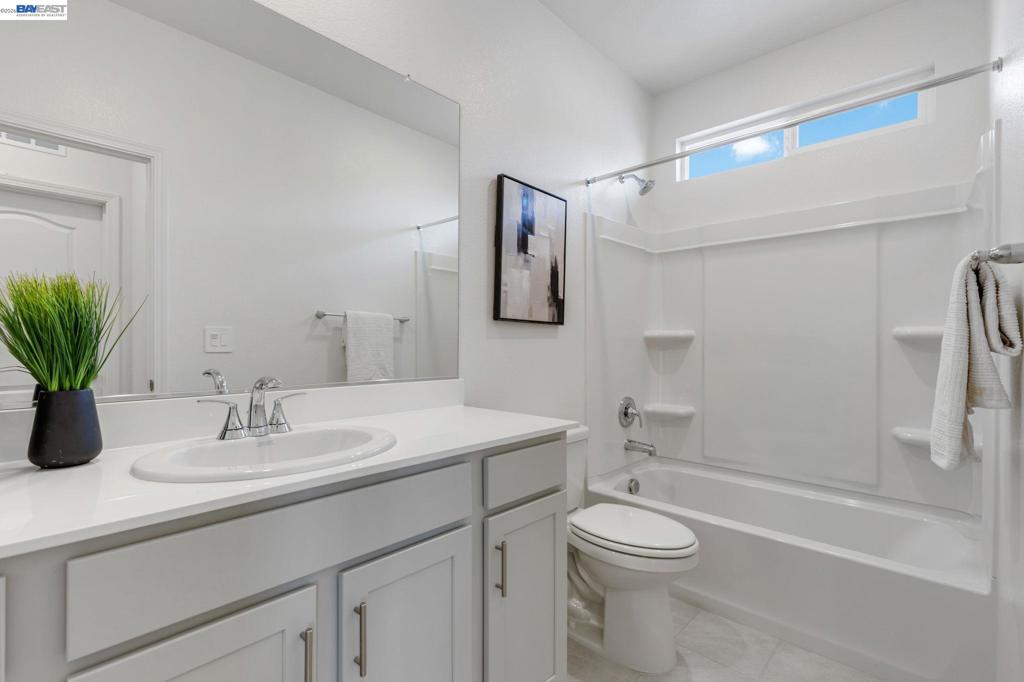 337 Frizzante Lane, Manteca, CA 95337