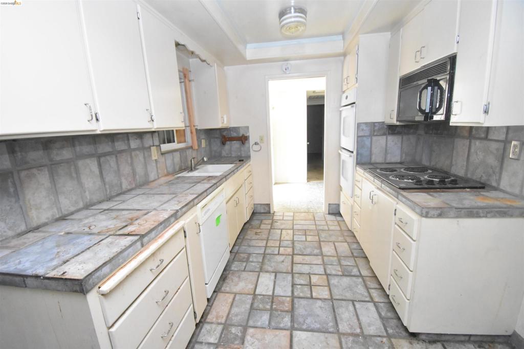 1013 Colonial Ct, Modesto, CA 95350