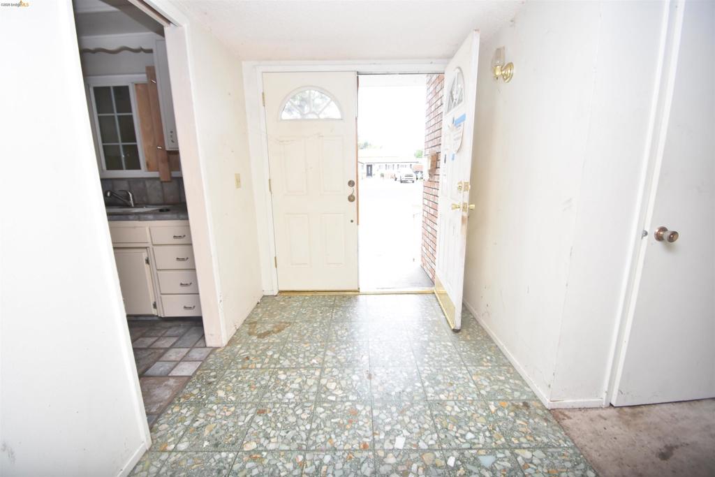 1013 Colonial Ct, Modesto, CA 95350