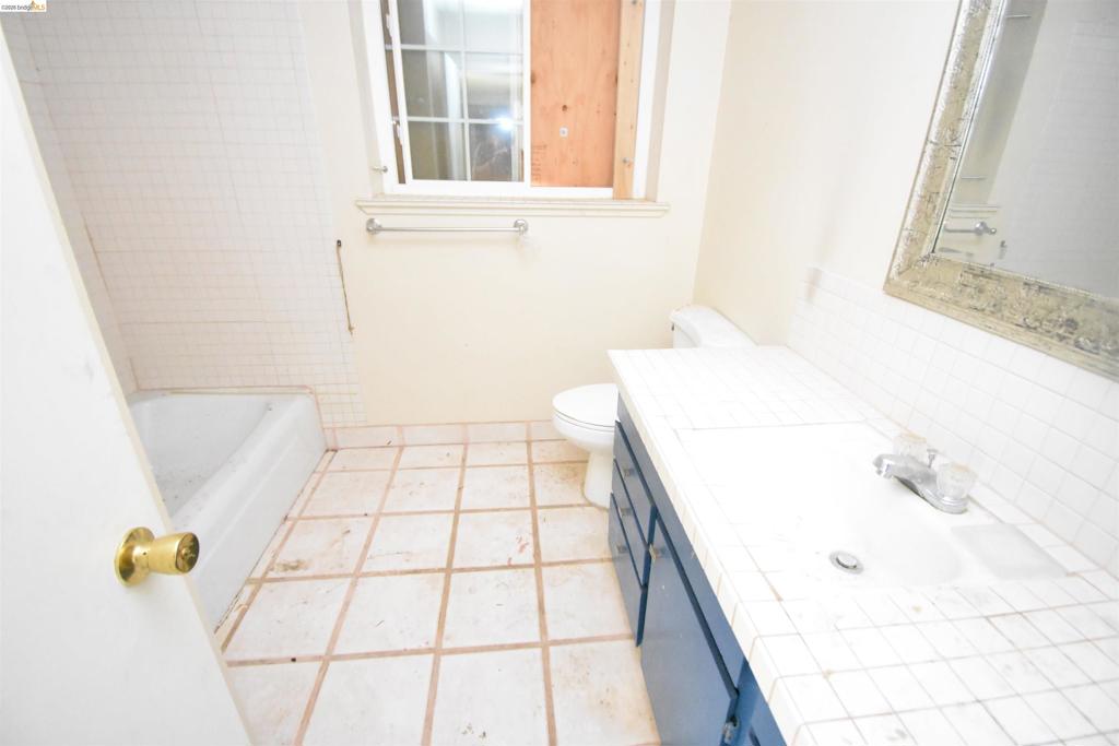 1013 Colonial Ct, Modesto, CA 95350