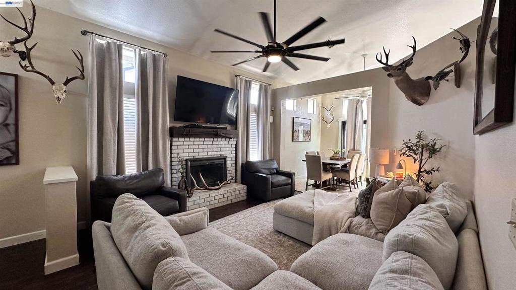 502 Chablis Way, Manteca, CA 95337