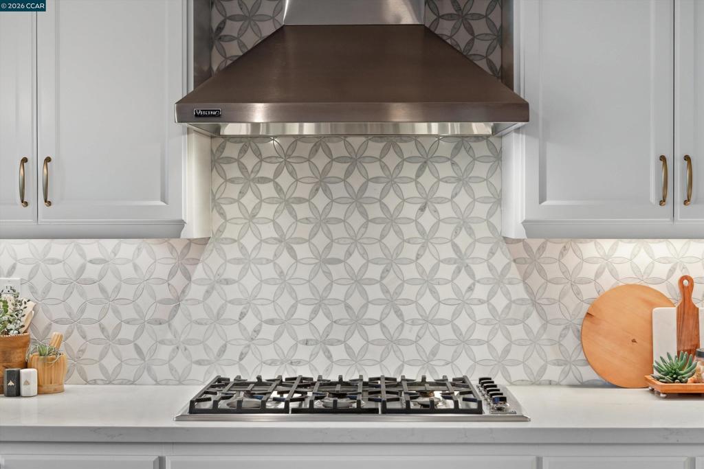 389 Roundhill Dr, Brentwood (CC), CA 94513