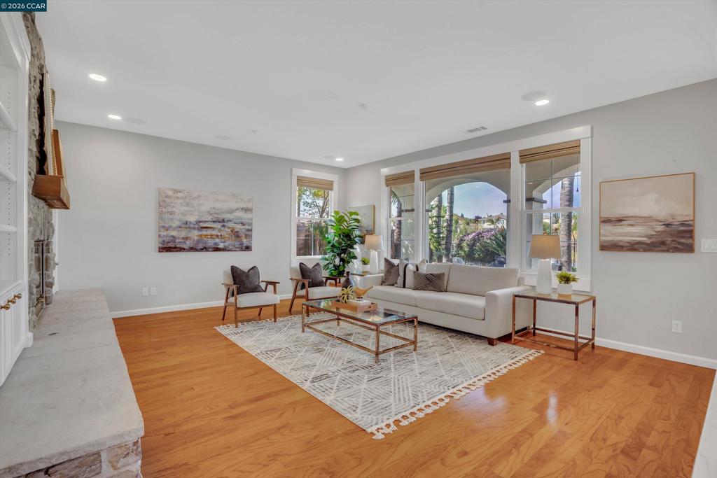 389 Roundhill Dr, Brentwood (CC), CA 94513