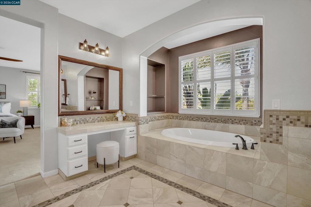 389 Roundhill Dr, Brentwood (CC), CA 94513