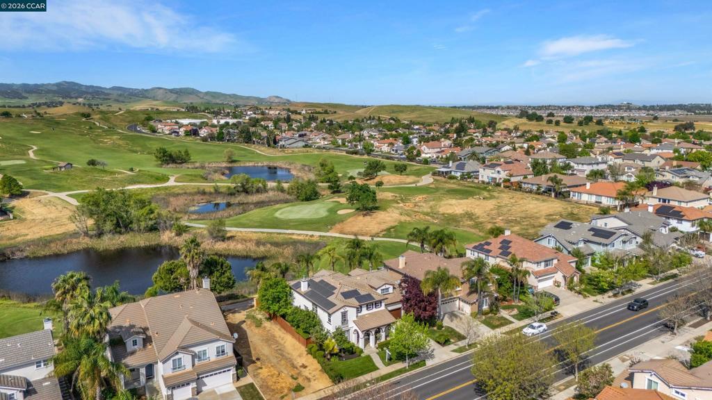 389 Roundhill Dr, Brentwood (CC), CA 94513