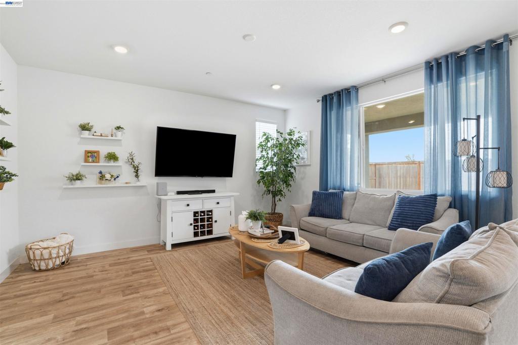 1785 Flaxen Ct, Manteca, CA 95337