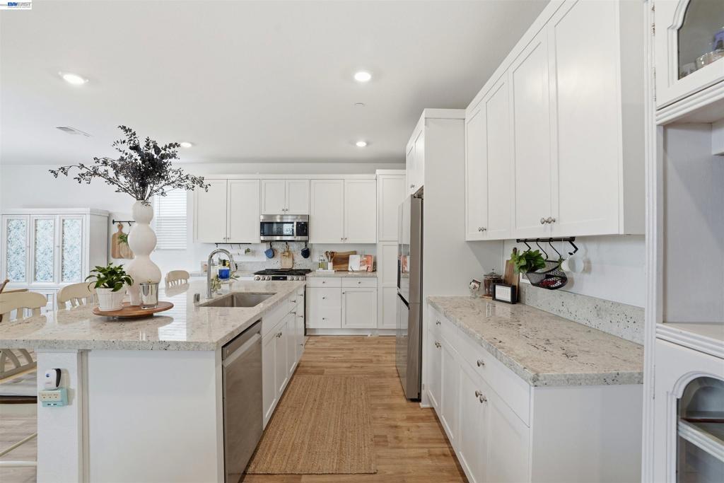 1785 Flaxen Ct, Manteca, CA 95337