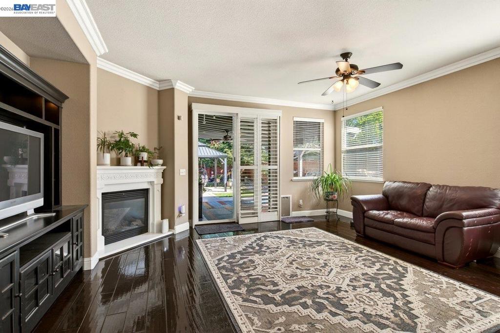 469 Monte Oro St, Manteca, CA 95337