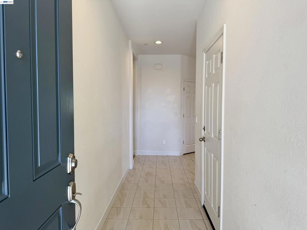 937 Lindsay Ln, Clovis, CA 93619