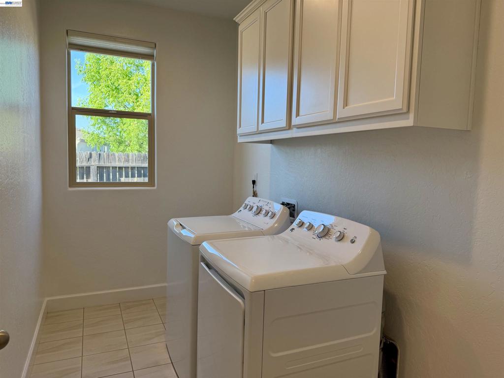 937 Lindsay Ln, Clovis, CA 93619