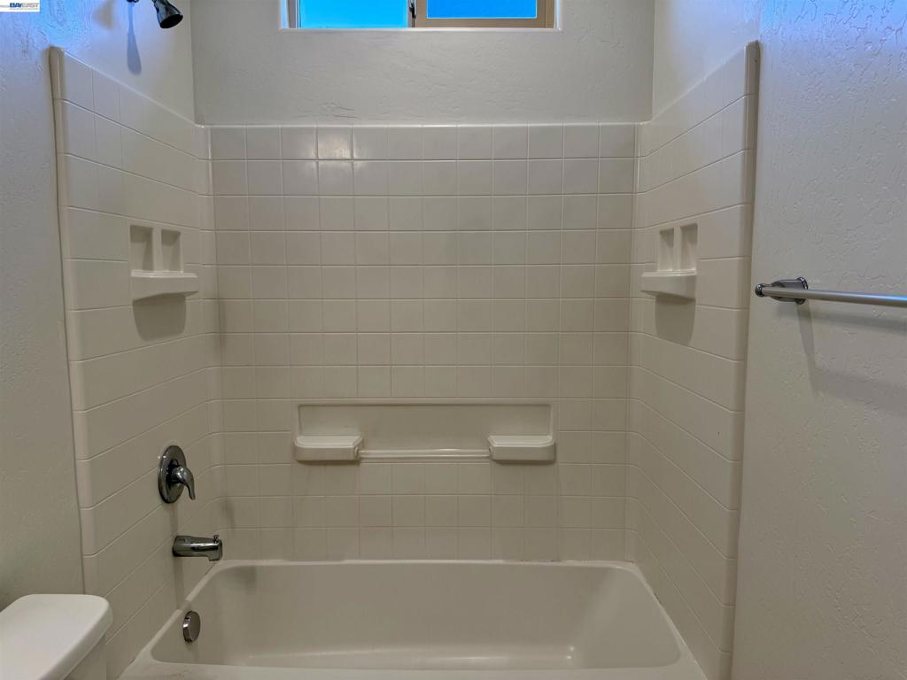 937 Lindsay Ln, Clovis, CA 93619