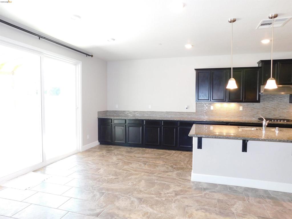 1090 Lavender St, Manteca, CA 95337