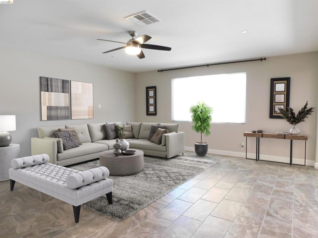 1090 Lavender St, Manteca, CA 95337