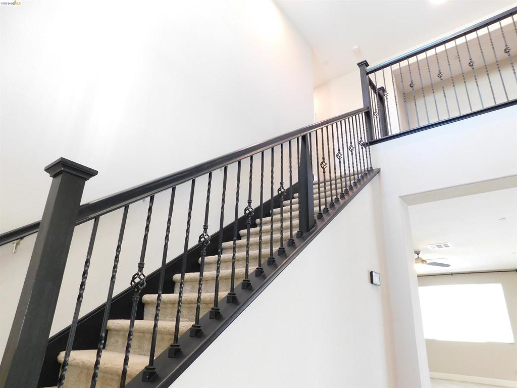 1090 Lavender St, Manteca, CA 95337